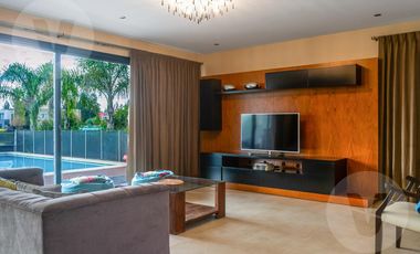 Casa a laguna en venta - Barrio El Principado, Canning