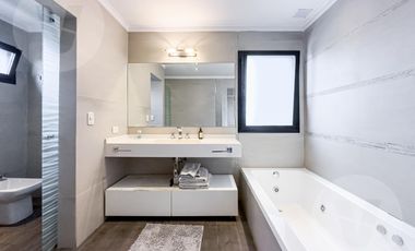 Casa a laguna en venta - Barrio El Principado, Canning