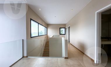 Casa a laguna en venta - Barrio El Principado, Canning