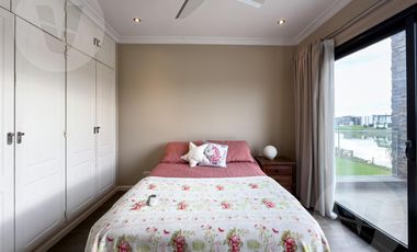 Casa a laguna en venta - Barrio El Principado, Canning