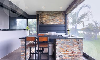 Casa a laguna en venta - Barrio El Principado, Canning