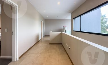 Casa a laguna en venta - Barrio El Principado, Canning