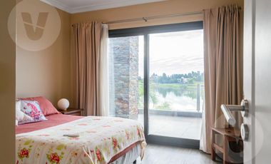 Casa a laguna en venta - Barrio El Principado, Canning