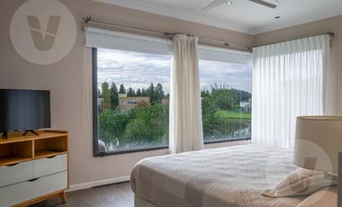 Casa a laguna en venta - Barrio El Principado, Canning