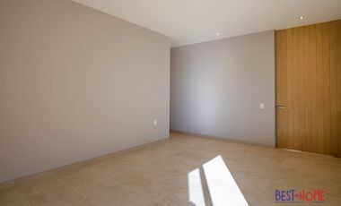 Casa en Venta en Lomas de Juriquilla – ¡Espacios Amplios y Diseño Exclusivo!