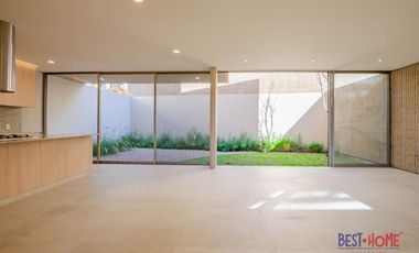 Casa en Venta en Lomas de Juriquilla – ¡Espacios Amplios y Diseño Exclusivo!