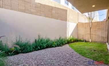 Casa en Venta en Lomas de Juriquilla – ¡Espacios Amplios y Diseño Exclusivo!