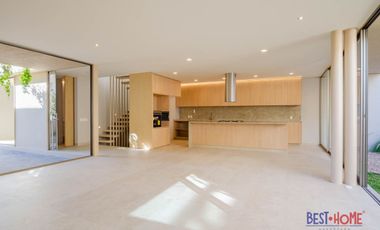Casa en Venta en Lomas de Juriquilla – ¡Espacios Amplios y Diseño Exclusivo!