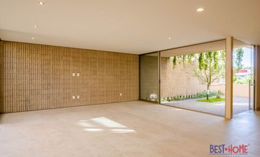 Casa en Venta en Lomas de Juriquilla – ¡Espacios Amplios y Diseño Exclusivo!