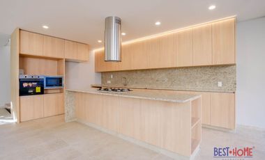 Casa en Venta en Lomas de Juriquilla – ¡Espacios Amplios y Diseño Exclusivo!