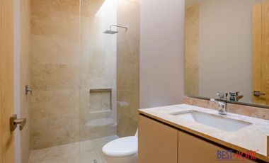 Casa en Venta en Lomas de Juriquilla – ¡Espacios Amplios y Diseño Exclusivo!