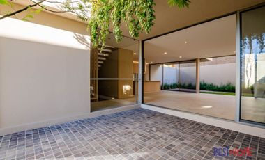Casa en Venta en Lomas de Juriquilla – ¡Espacios Amplios y Diseño Exclusivo!