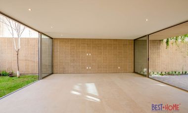 Casa en Venta en Lomas de Juriquilla – ¡Espacios Amplios y Diseño Exclusivo!