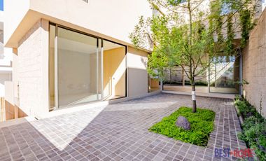 Casa en Venta en Lomas de Juriquilla – ¡Espacios Amplios y Diseño Exclusivo!
