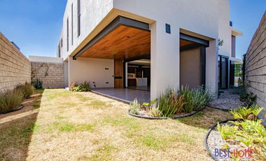 Casa en Venta en Lago de Juriquilla - ¡Recámara en Planta Baja y Roof Garden!