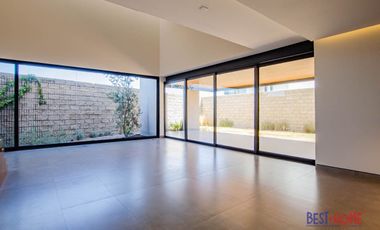 Casa en Venta en Lago de Juriquilla - ¡Recámara en Planta Baja y Roof Garden!