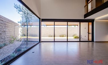 Casa en Venta en Lago de Juriquilla - ¡Recámara en Planta Baja y Roof Garden!