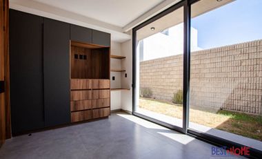 Casa en Venta en Lago de Juriquilla - ¡Recámara en Planta Baja y Roof Garden!