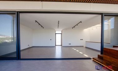 Casa en Venta en Lago de Juriquilla - ¡Recámara en Planta Baja y Roof Garden!