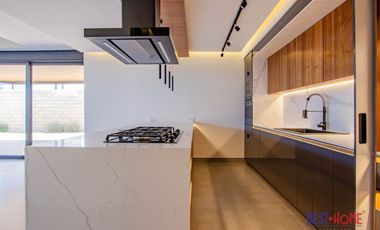 Casa en Venta en Lago de Juriquilla - ¡Recámara en Planta Baja y Roof Garden!