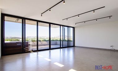 Casa en Venta en Lago de Juriquilla - ¡Recámara en Planta Baja y Roof Garden!