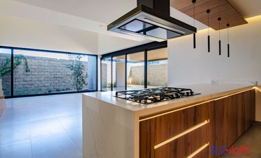 Casa en Venta en Lago de Juriquilla - ¡Recámara en Planta Baja y Roof Garden!