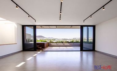 Casa en Venta en Lago de Juriquilla - ¡Recámara en Planta Baja y Roof Garden!