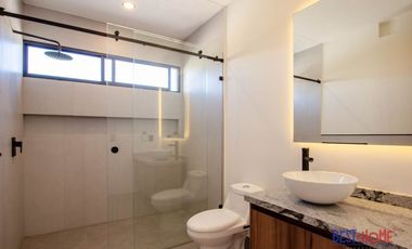 Casa en Venta en Lago de Juriquilla - ¡Recámara en Planta Baja y Roof Garden!