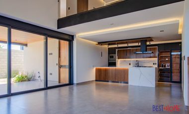 Casa en Venta en Lago de Juriquilla - ¡Recámara en Planta Baja y Roof Garden!