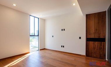 Casa en Venta en Lago de Juriquilla - ¡Recámara en Planta Baja y Roof Garden!