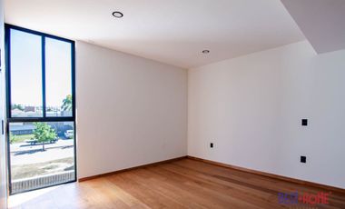 Casa en Venta en Lago de Juriquilla - ¡Recámara en Planta Baja y Roof Garden!