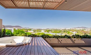 Casa en Venta en Lago de Juriquilla - ¡Recámara en Planta Baja y Roof Garden!