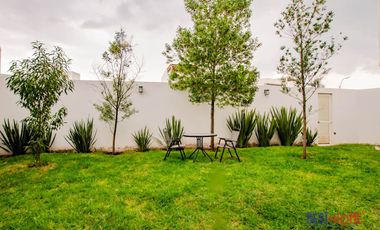 Casa Amueblada en Renta en Condesa Juriquilla - Recámara en Planta Baja y Jardín