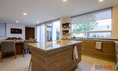 Casa Amueblada en Renta en Condesa Juriquilla - Recámara en Planta Baja y Jardín