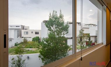 Casa Amueblada en Renta en Condesa Juriquilla - Recámara en Planta Baja y Jardín