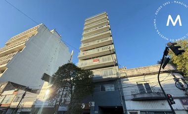 Piso uníco de 3 ambientes al frente - Apto profesional