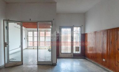 Casa de 4 ambientes en Lanús Este