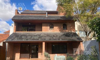 Casa - La Lucila-Vias/Maipu  5 ambientes -