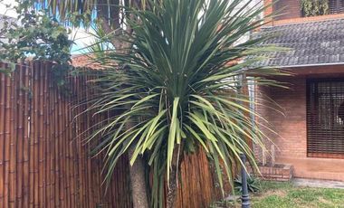 Casa - La Lucila-Vias/Maipu  5 ambientes -