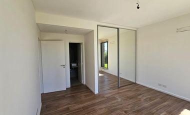 Venta departamento 3 ambientes con jardín en Nordelta