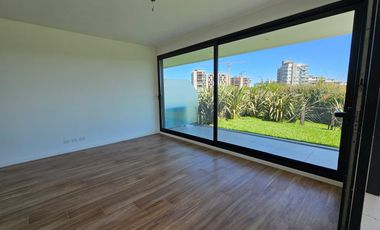 Venta departamento 3 ambientes con jardín en Nordelta