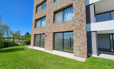 Venta departamento 3 ambientes con jardín en Nordelta