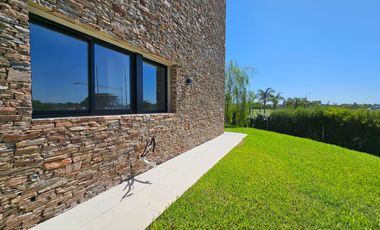 Venta departamento 3 ambientes con jardín en Nordelta