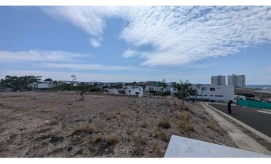 En venta terreno con vista al mar  bifamiliar Urb Ciudad del mar