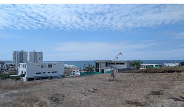 En venta terreno con vista al mar  bifamiliar Urb Ciudad del mar