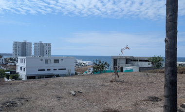 En venta terreno con vista al mar  bifamiliar Urb Ciudad del mar