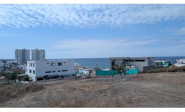 En venta terreno con vista al mar  bifamiliar Urb Ciudad del mar