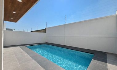 CASA CON ALBERCA EN LOMAS DEL DORADO