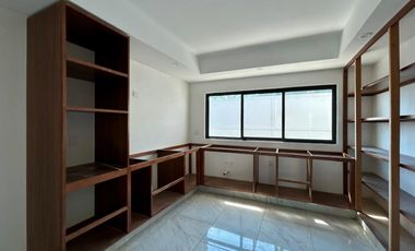 CASA CON ALBERCA EN LOMAS DEL DORADO