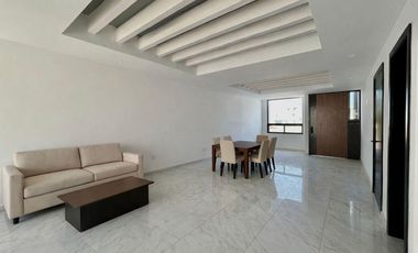 CASA CON ALBERCA EN LOMAS DEL DORADO